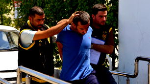 Annesini sopayla öldüren cani tutuklandı…