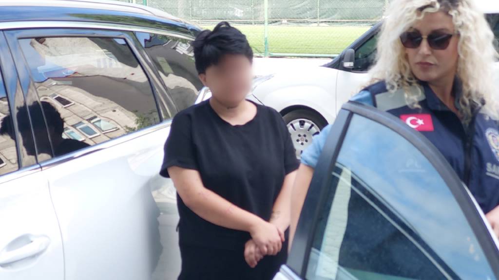 Annesini bıçaklayan genç kız tutuklandı…