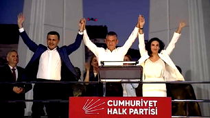 DEVA'dan istifa eden Evrim Rızvanoğlu ve Cem Avşar, CHP'ye katıldı