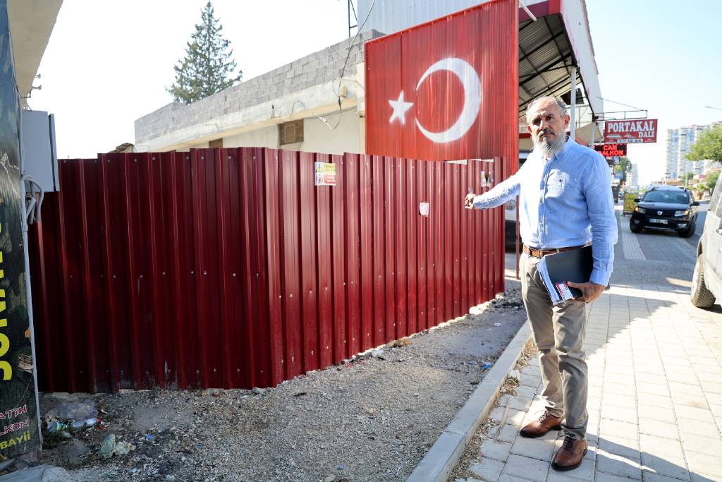 ‘Tapulu arazim’ dedi, sokağın girişini kapattı…