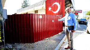 ‘Tapulu arazim’ dedi, sokağın girişini kapattı…