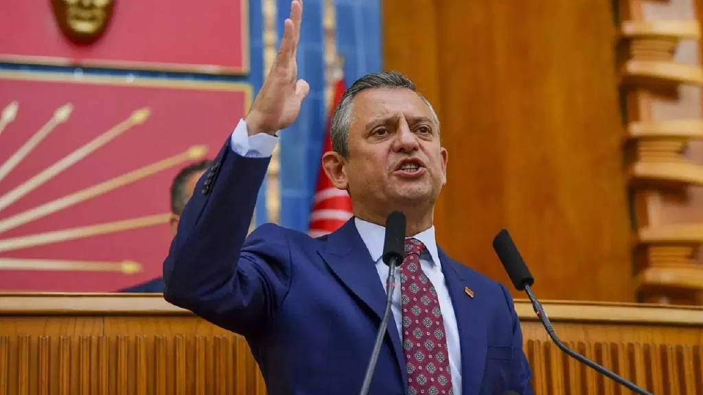 Özgür Özel duyurdu: CHP'den 'iktidar yolunda' önemli adım!