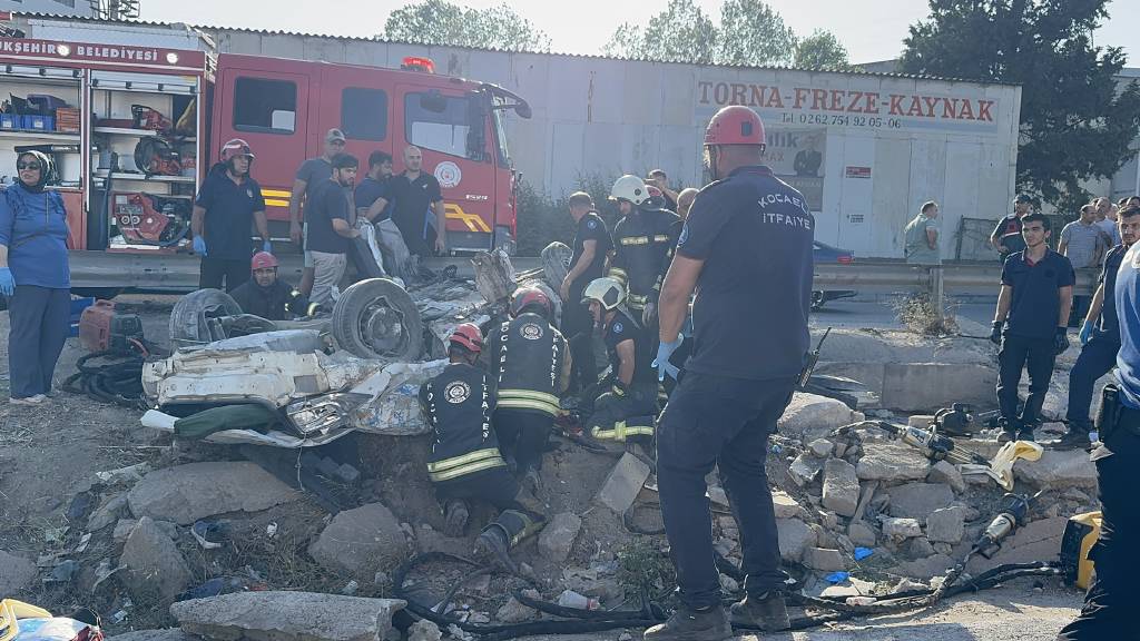 Kocaeli'de korkunç kaza: 5 kişi hayatını kaybetti