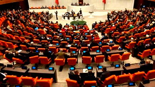 AK Parti komisyon üyelerini açıkladı