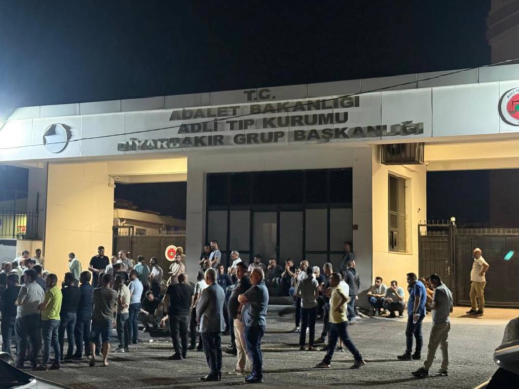 Diyarbakır'da husumetli aileler arasında kavga: 2 ölü