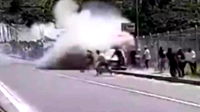 Ekvador'da ralli aracı kalabalığın arasında daldı…