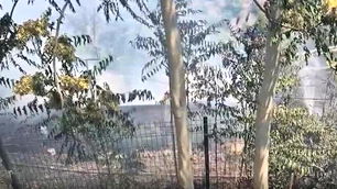 Sultangazi’de yangın paniği: Otluk alanda başlayan alevler gecekonduya sıçradı
