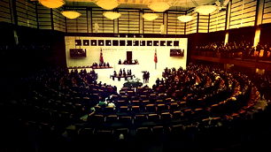 Zeytinlik yasası TBMM’de gergin anlara sahne oldu: 8 madde kabul edildi