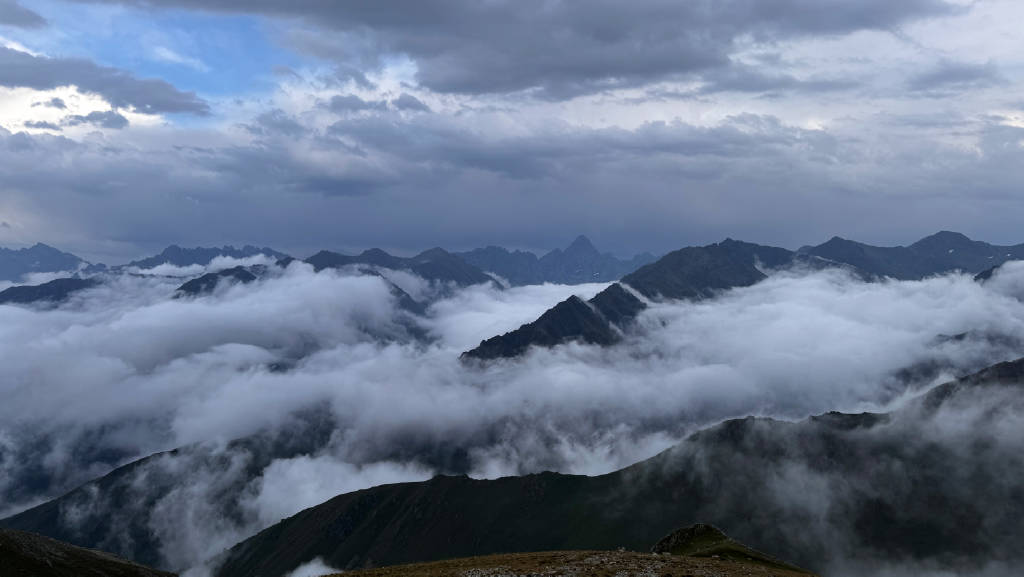 Rize’de şaşırtan kar manzarası: Tahpur Yaylası’nda yaz ortasında kar!