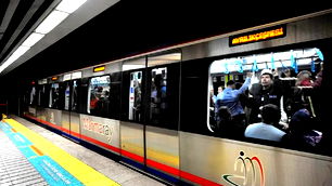 Marmaray duraklarında yoğunluk: İşçiler eylemde, seferler kısaldı