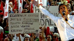 Özel'den Manavgat Belediyesi açıklaması: "Baklavacı sizin işbirlikçiniz"