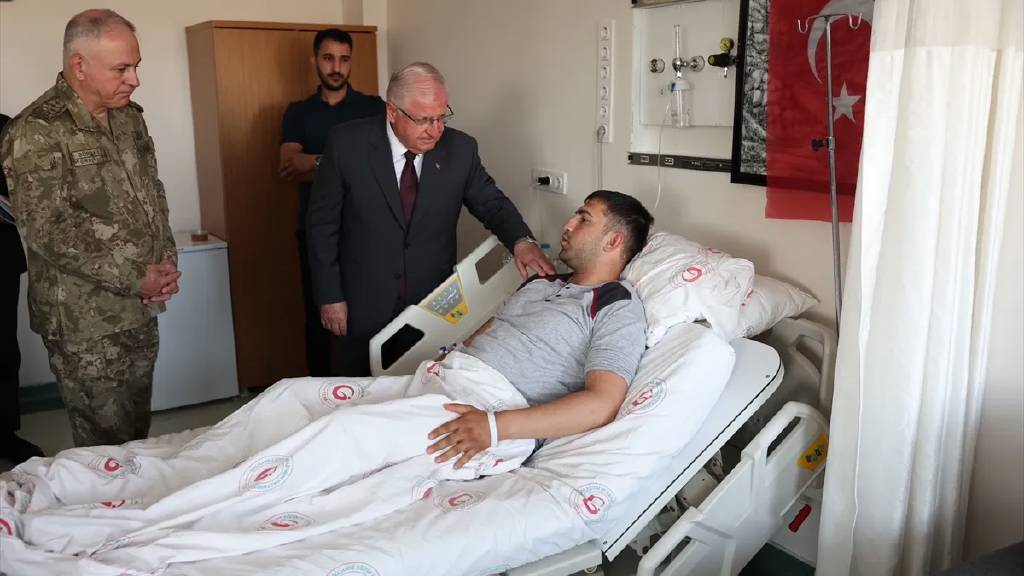Pençe-Kilit’te metan gazı faciası: Bakan Güler tedavi gören askerleri ziyaret etti