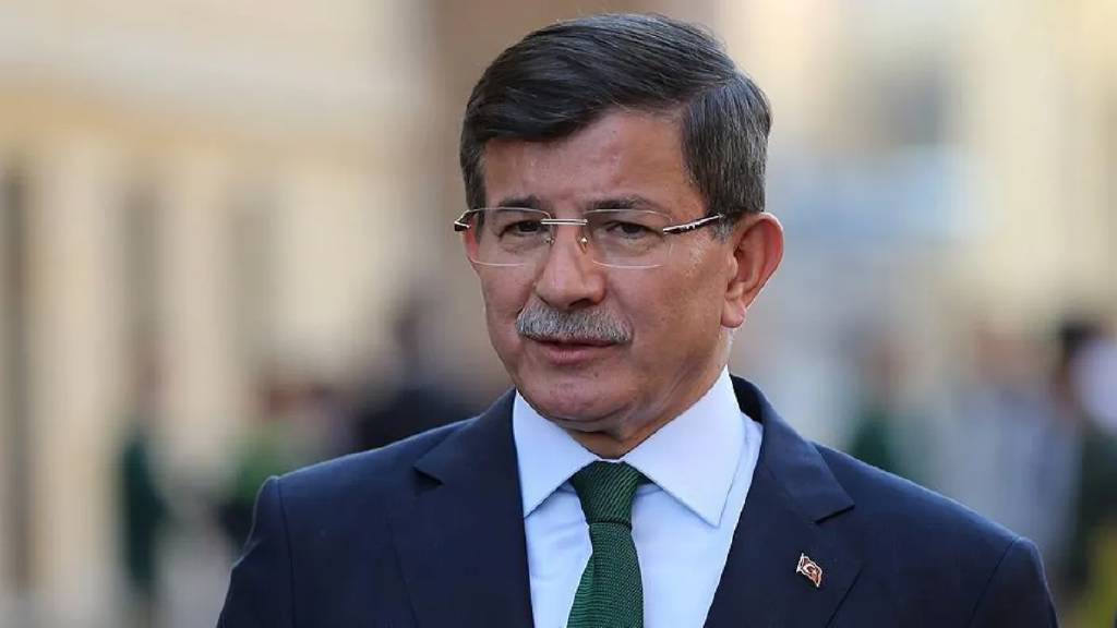 Operasyonlara bir tepki de Ahmet Davutoğlu'ndan geldi