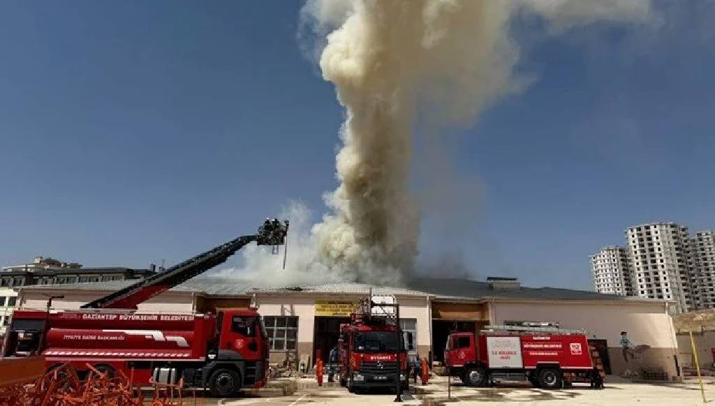Gaziantep'te lisede yangın paniği: Müdahale sürüyor