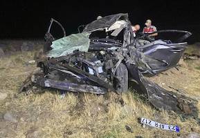 Elazığ’da otomobil şarampole devrildi: 2 ölü, 3 yaralı
