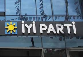 İYİ Parti'den dikkat çeken SMS!