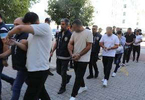 Eskort ilanı için lüks villaya çağrı merkezi kurup dolandırdılar!