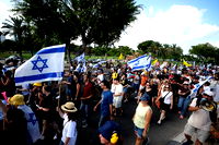 İsrailliler, Tel Aviv'de ana yolu kapatarak esirlerin geri getirilmesini istedi