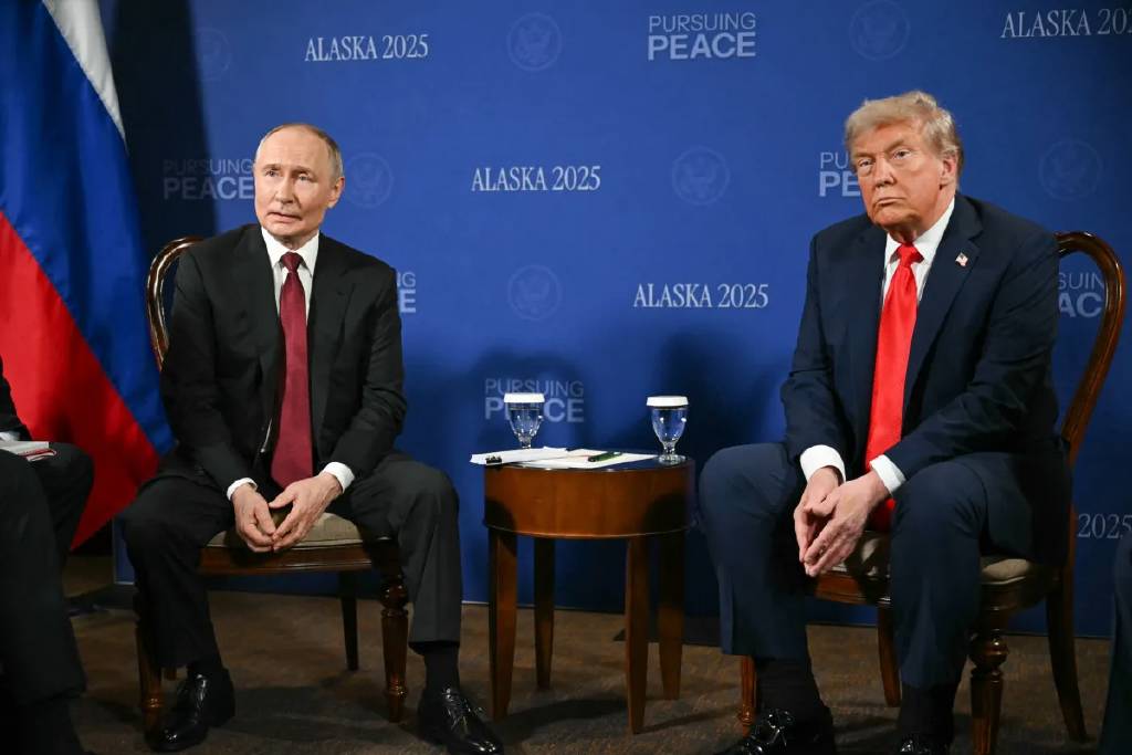 Alaska'da tarihi görüntüler! Trump ve Putin 6 yıl sonra yan yana