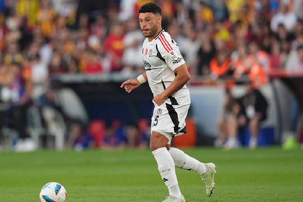 Beşiktaş, İngiliz orta saha oyuncusu Alex Oxlade-Chamberlain ile yollarını ayırdı