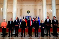 Beyaz Saray'da liderlerle aile fotoğrafı