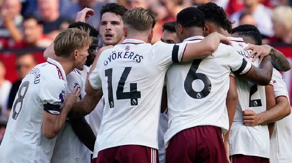 Altay hata yaptı, Manchester sezona Arsenal yenilgisiyle başladı