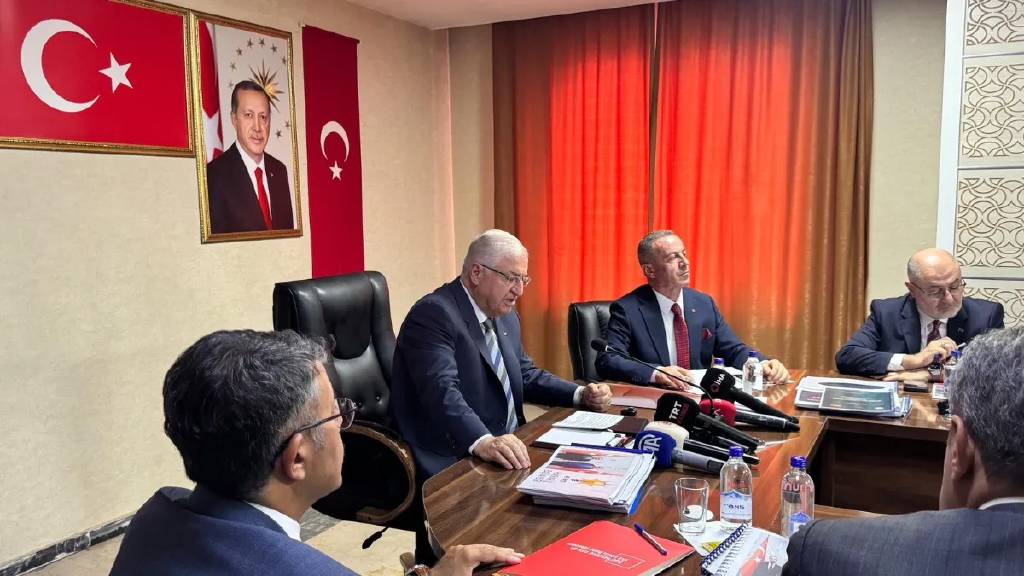 "Hakkari terörsüz Türkiye'nin simgesi olacak"