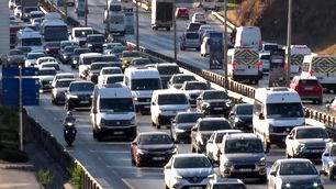 İstanbul’da iş çıkış saatinde trafik yoğunluğu bir kez daha zirveye çıktı