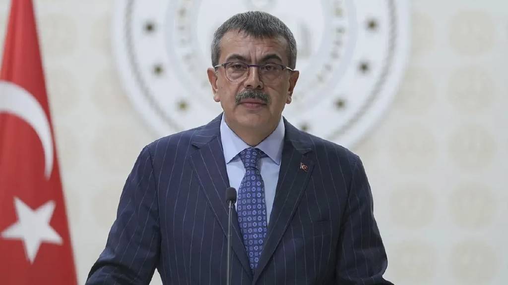 Yusuf Tekin açıkladı: Yeni okul kıyafetleri nasıl olacak