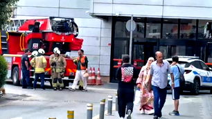 İstanbul Beylikdüzü'nde AVM'de yangın paniği