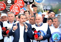 Zam teklifini beğenmeyen memurların eylemleri devam ediyor