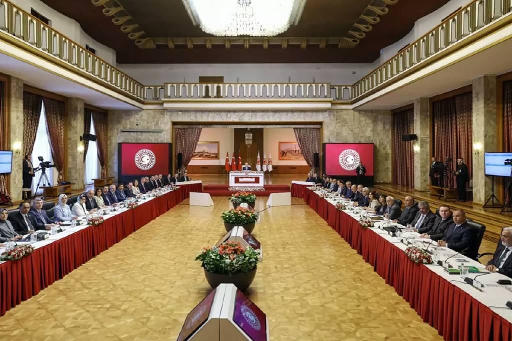 Tarihi komisyonun ilk toplantısı 8 saat sürdü