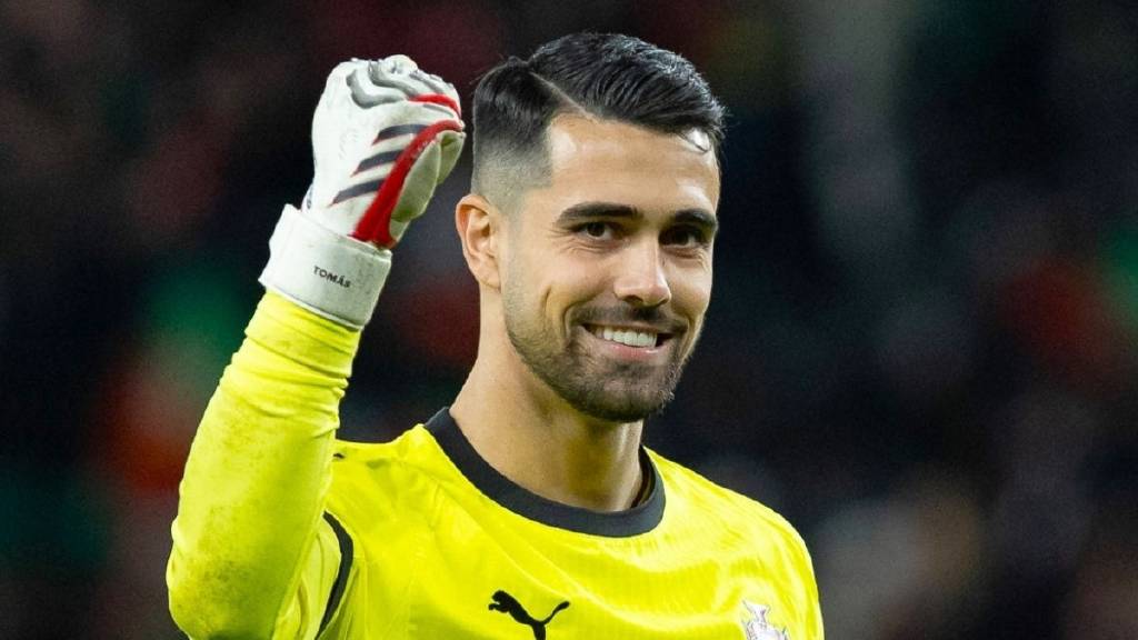 Galatasaray 'dan dünyanın en değerli kalecisine teklif