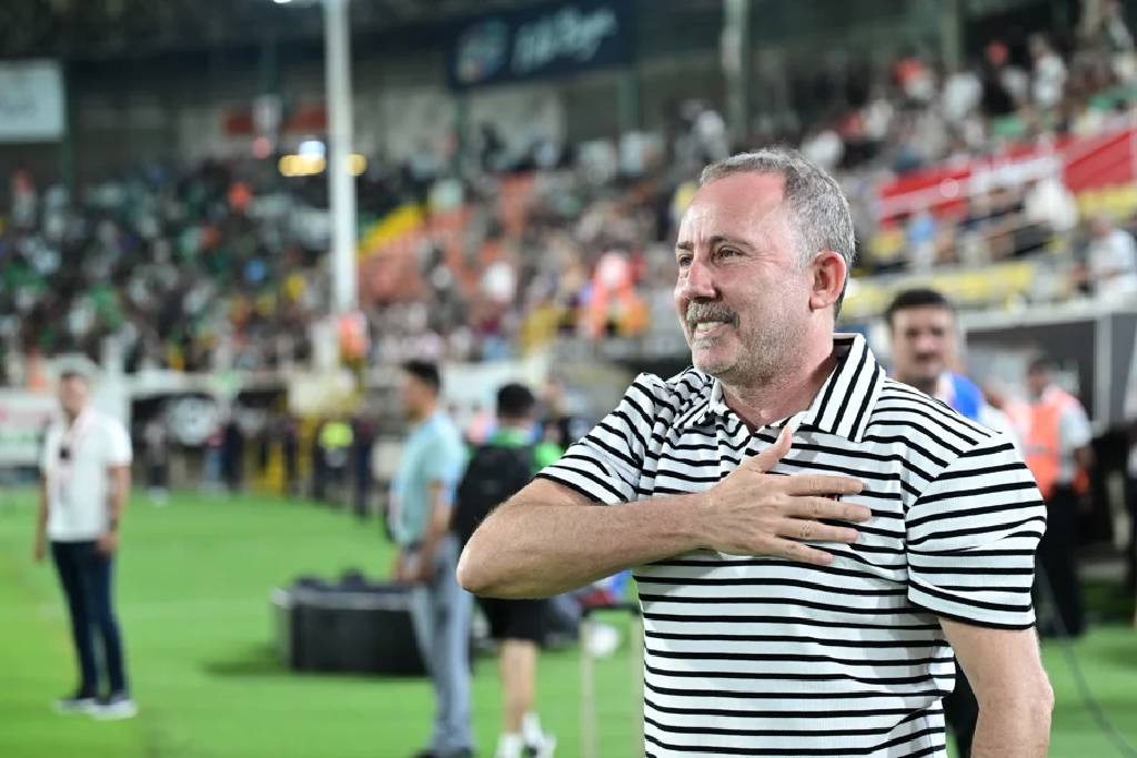 Beşiktaş, Sergen Yalçın dönemine mağlubiyetle başladı