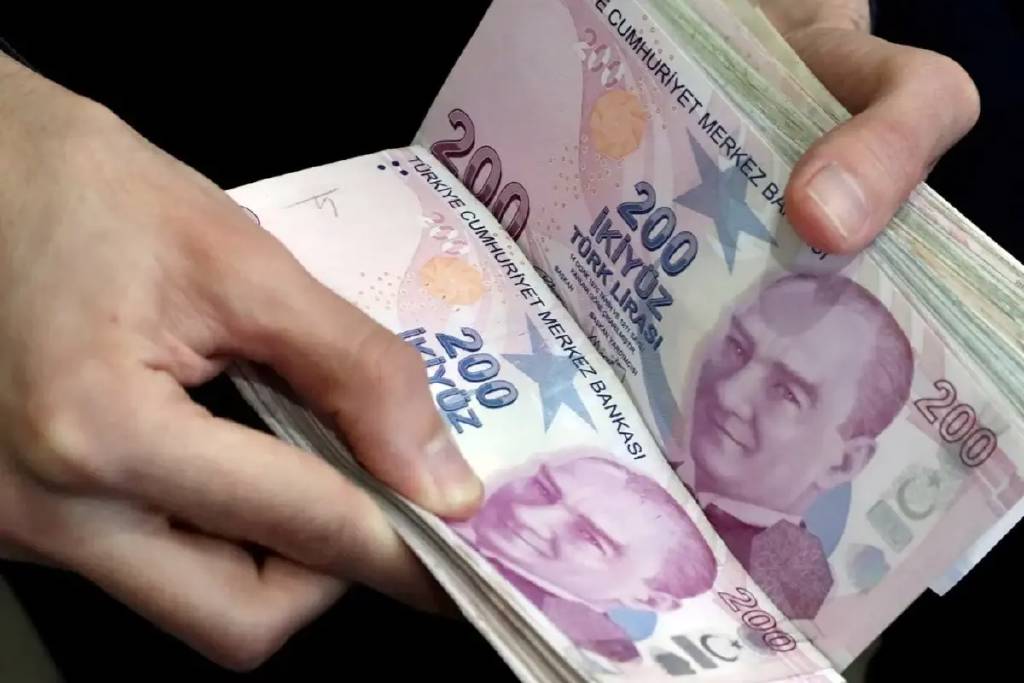 Memurların taban aylığına bin lira zam teklifi