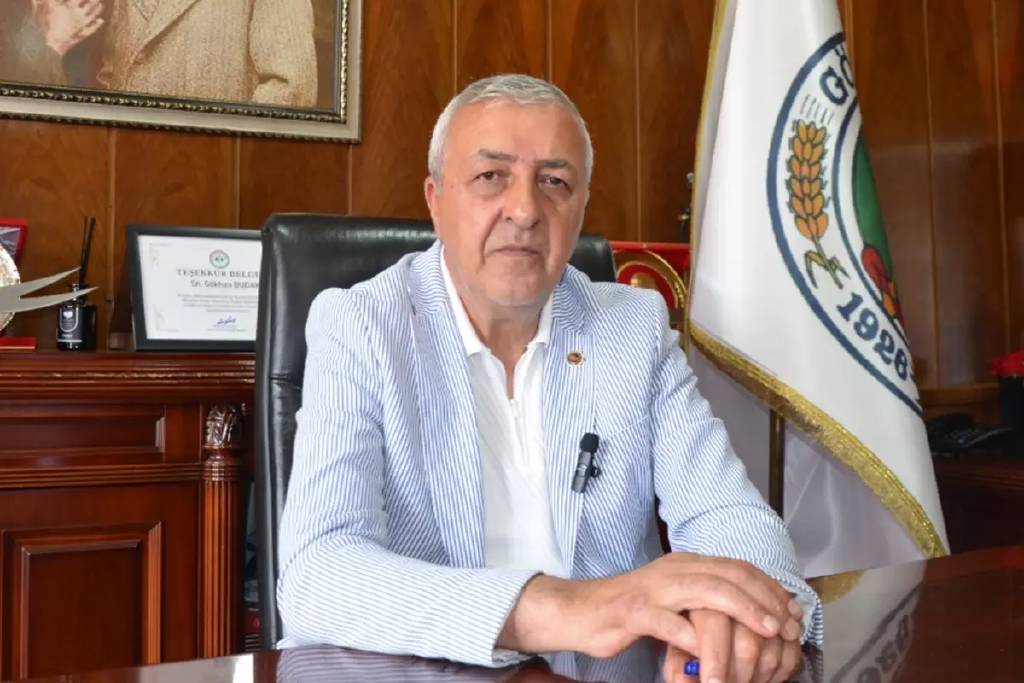 CHP'ye 20 yıl sonra seçim kazandıran başkan istifa etti