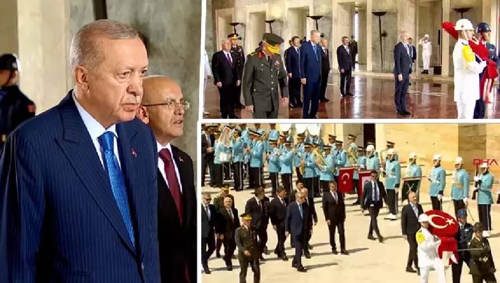 Cumhurbaşkanı Erdoğan ve YAŞ üyeleri Anıtkabir'de…