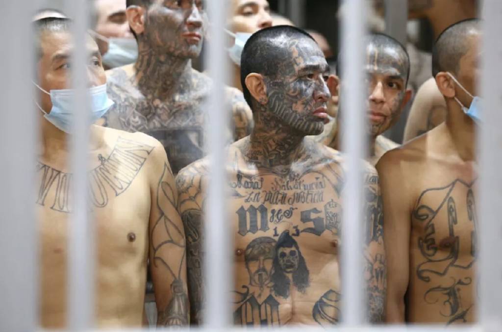 El Salvador'da çete şüphelilerine 2027'ye kadar yargısız hapis