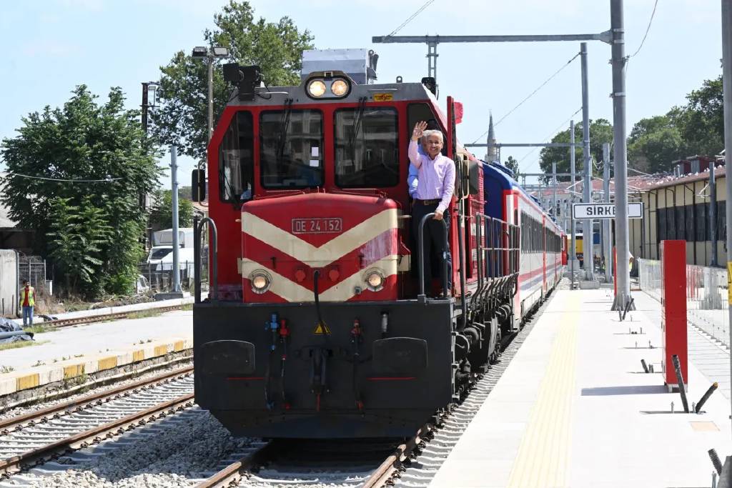 Abdulkadir Uraloğlu, 4 güneş enerjisi santralinin faaliyete geçtiğini açıkladı