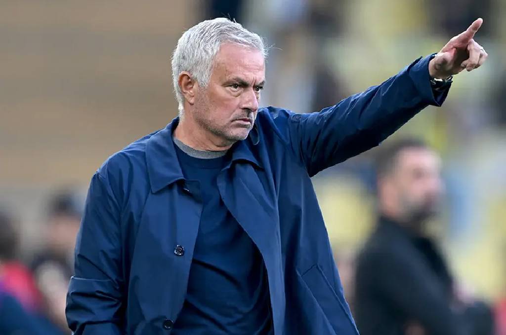 Mourinho'dan Feyenoord maçı öncesi açıklamalar: "Van Persie'nin işini yapmam"