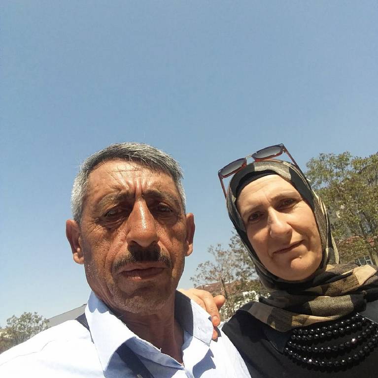 Karısını öldürüp, kendini vurdu 