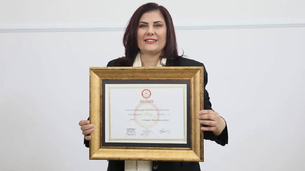 Özlem Çerçioğlu ve 3 ilçe başkanı AK Parti'ye katılıyor