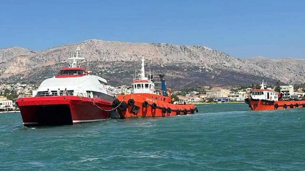 İzmir Çeşme'de gemi kazası meydana geldi