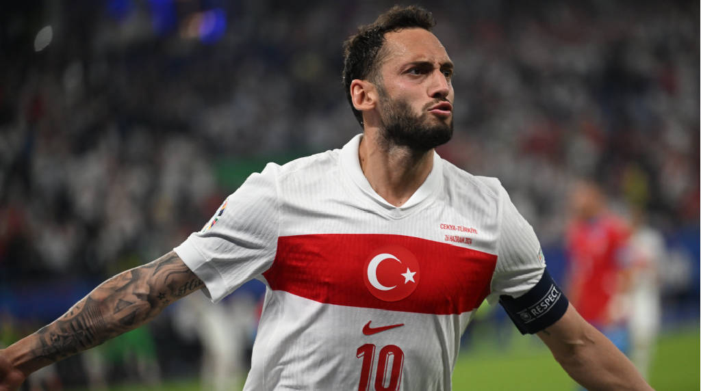 Hakan Çalhanoğlu'ndan gelecek sözleri: "Ben Galatasaray'lıyım"