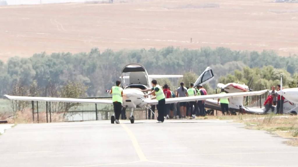Marmara semalarında panik, uçağın ön iniş takımı arızası meydana geldi