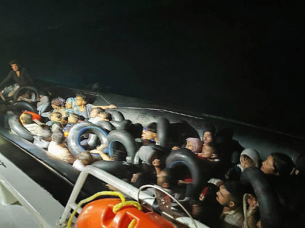 İzmir’de 43 kaçak göçmen yakalandı