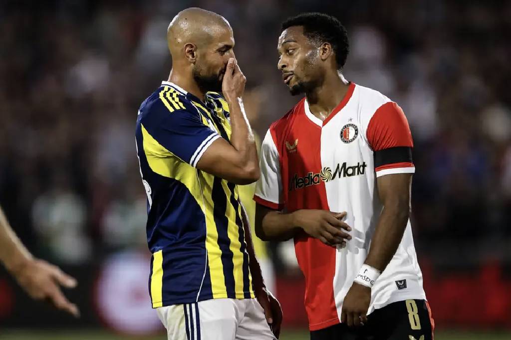 Fenerbahçe, son dakika golüyle Feyenoord'a 2-1 mağlup oldu