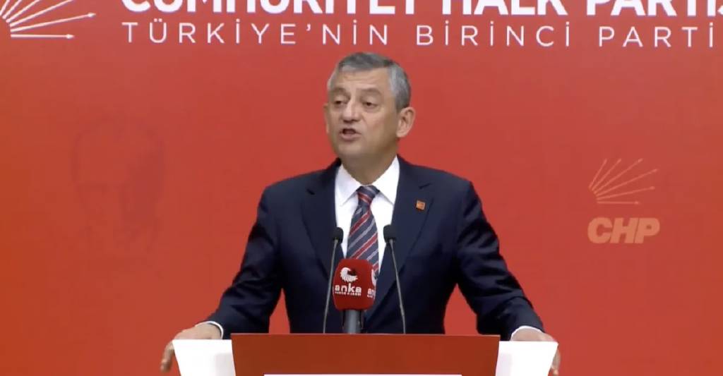 "Hediyem olacak, saat 12'yi bekleyin" diyen Özgür Özel'den iddialı açıklamalar