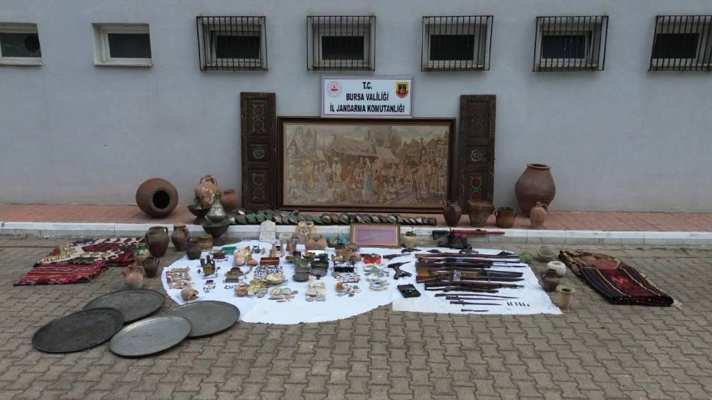 Bir örneği sadece Topkapı Sarayı'nda! İznik'te jandarma tarihi eserler ele geçirdi…