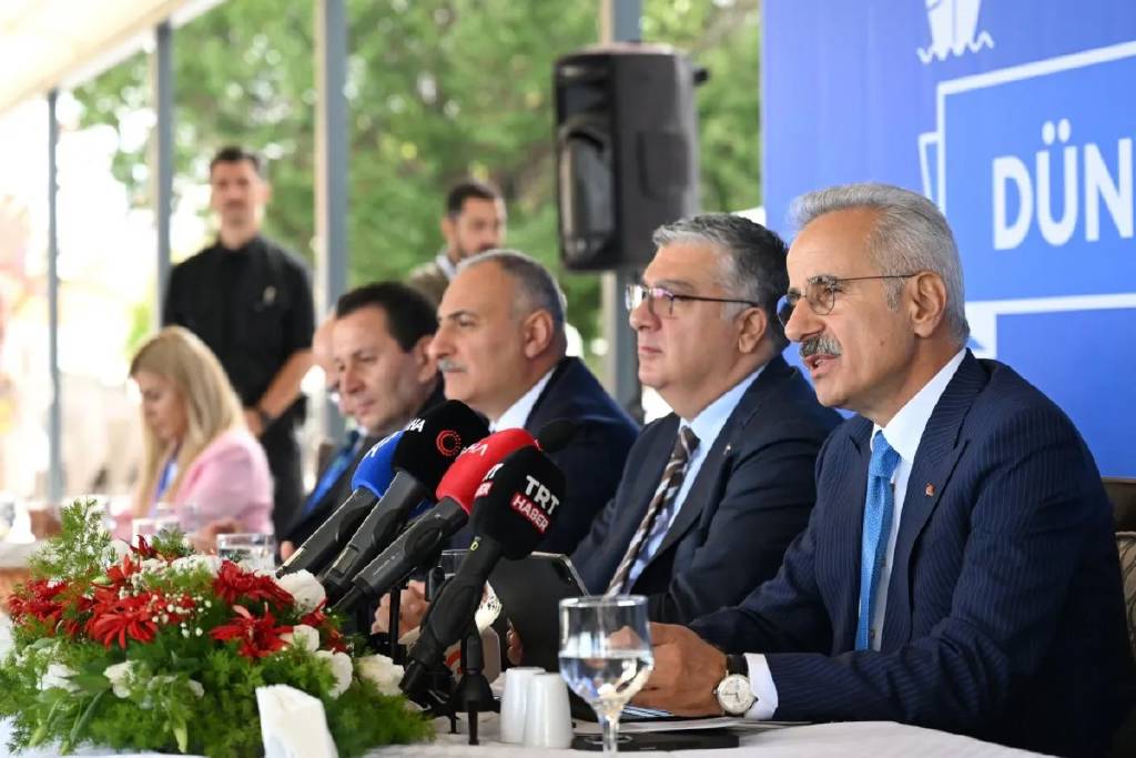 Bakan Uraloğlu: "Türk deniz ticaret filosu ilk 10'a girdi"